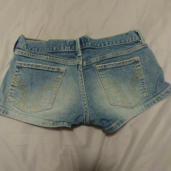 Hollister jean shorts - Picture 2 of 3